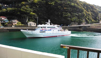 沖の島にある民宿旅館おきのしまの渡船
